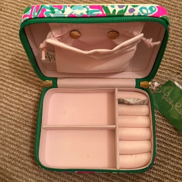 NWT Lilly Pulitzer jewelry case. - Picture 6 of 9